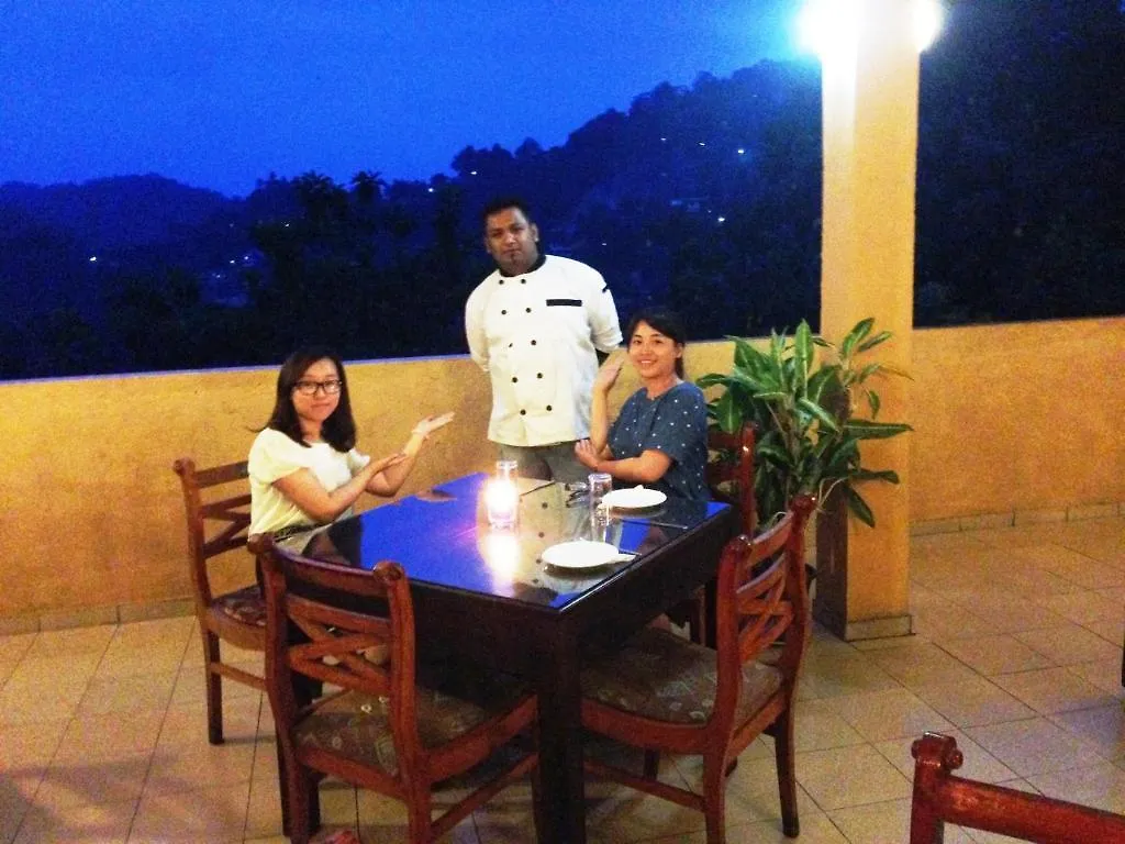 Kandy View Hotel 2*,  Шри-Ланка